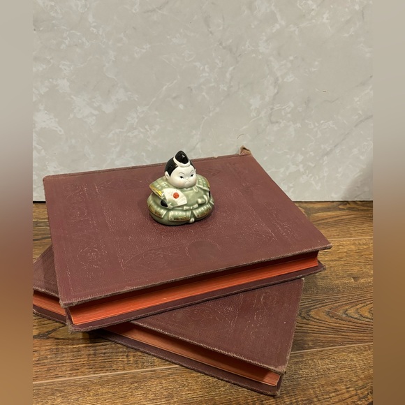 Vintage Japanese Seated Woman With Hand Fan Figurine - Picture 2 of 12